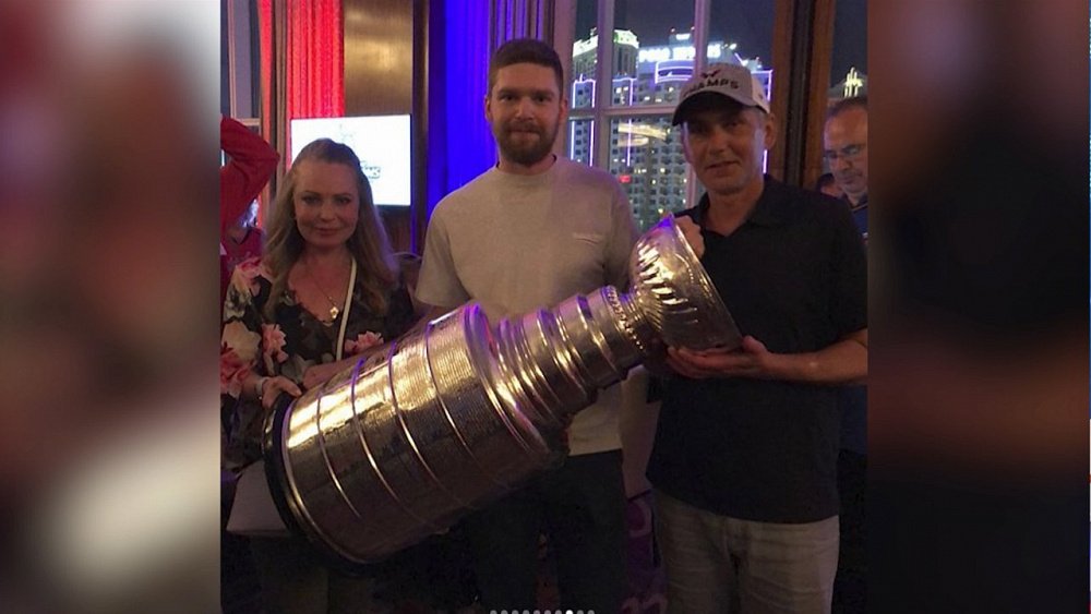 Евгений Кузнецов поделился кадрами празднования победы