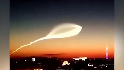 Пришельцы? Россиян напугал необычный шлейф в небе