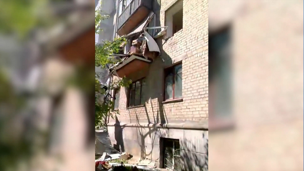 От взрыва бытового газа в жилом доме обрушилась стена