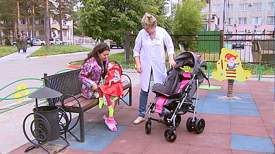 Героине рубрики «Добрые среды» подарили коляску