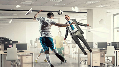 Корпоративный тотализатор, мини-турниры по футболу и полупустые офисы