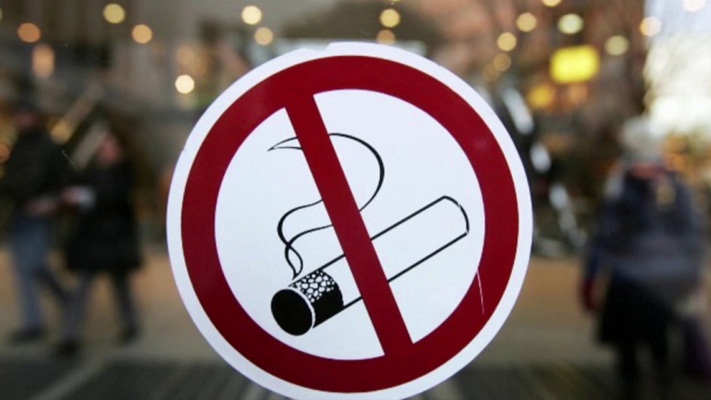 Урезонить курящего соседа