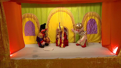 Бывший вип играет в куклы