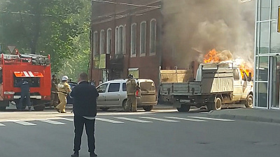 «ГАЗель» загорелась в центре Златоуста 