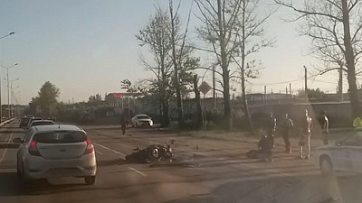 Мотоциклист попал в реанимацию после того, как протаранил иномарку 