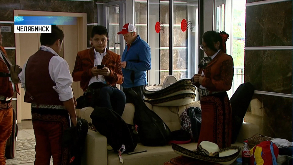 Мексиканские болельщики остановились в Челябинске