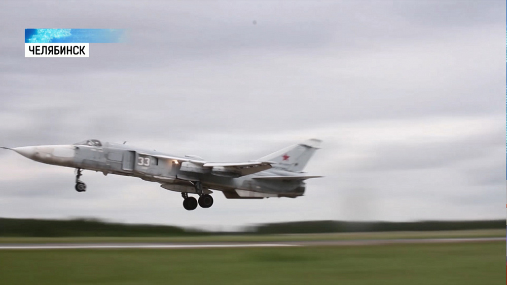 Летчики отработали дозаправку истребителей в воздухе