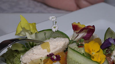 Съедобные цветы начали выращивать в ресторанах Челябинска