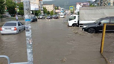 Сильный ливень затопил улицы Миасса 