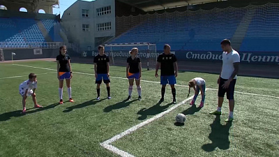 Семейная зарядка с футболистом