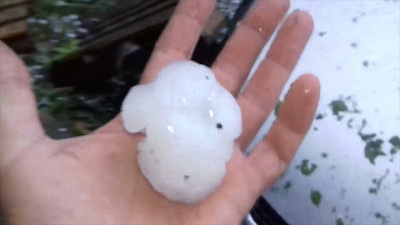 Мощный град повредил машины и дома в Краснодарском крае 