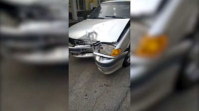 «ВАЗ» протаранил крыльцо банкомата и попал на видео