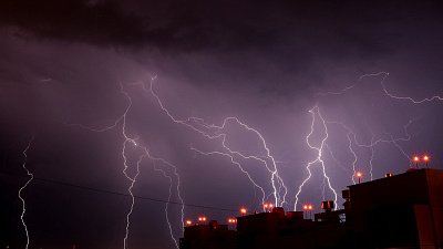 Страшно красиво: в сети появились кадры свирепой грозы над Челябинском