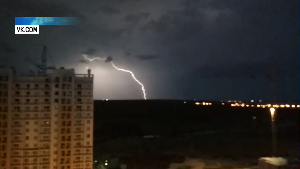 Ночная гроза удивила челябинцев