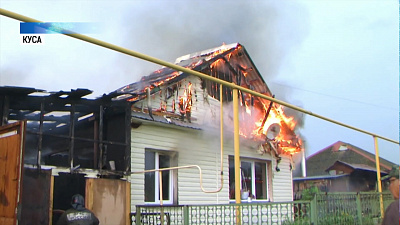 В Кусе после удара молнии сгорел частный дом