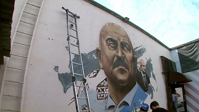 Пятиметровый портрет Станислава Черчесова появился в центре Челябинска 