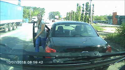 Неадекватная таксистка из Челябинска чуть не спровоцировала ДТП 