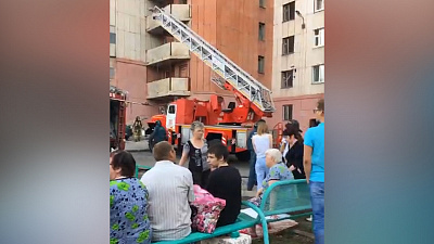 Пожар в жилой многоэтажке попал на видео 