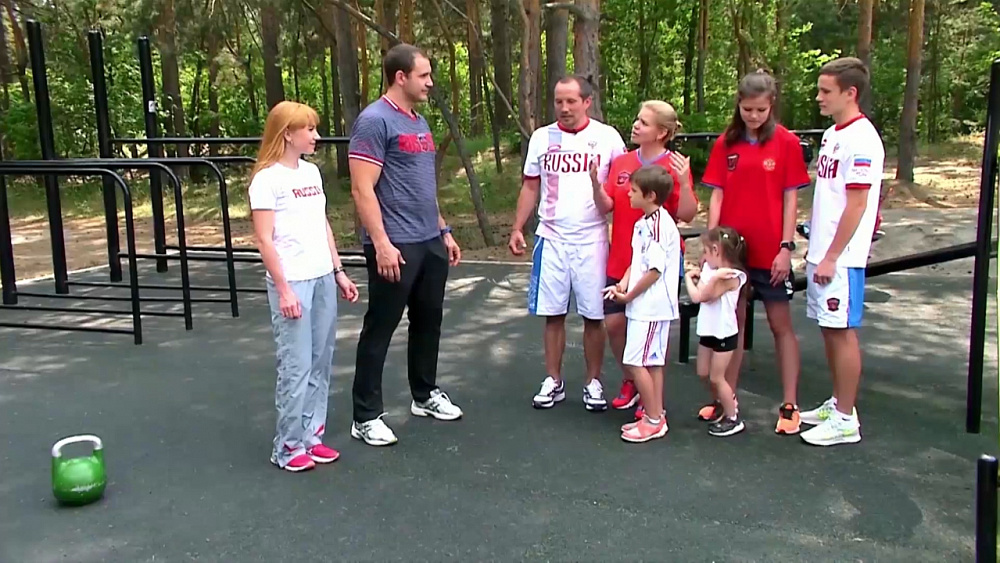 Семейная зарядка с семьей Касымовых