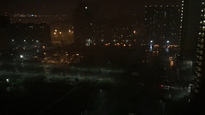 Забавную «гирлянду» из автомобилей сняли на видео челябинцы 