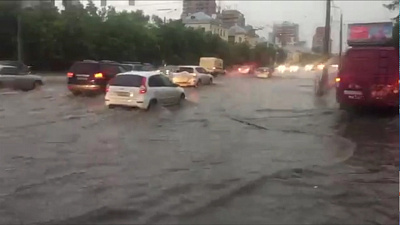 Ливневки не справились с мощным ливнем