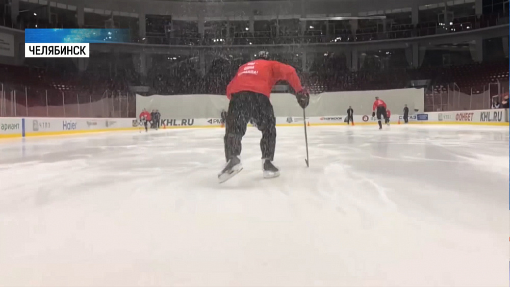 Игроки «Трактора» проходят упражнения на выносливость