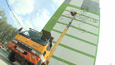 Вслед за Черчесовым — Акинфеев. Челябинский граффитист продолжает разрисовывать фасады домов