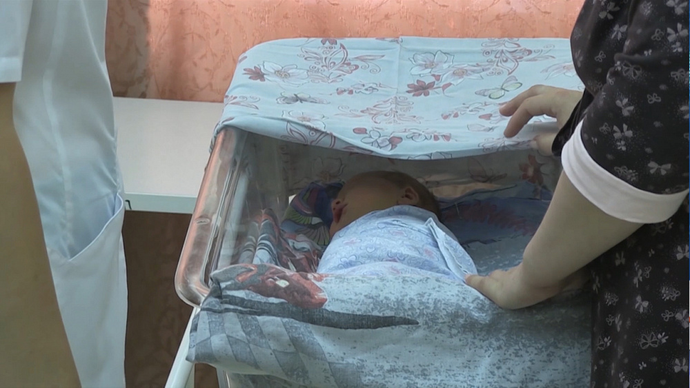 В роддомах новорожденным будут дарить подарки