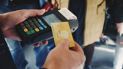 Проезд в челябинских автобусах можно оплатить банковской картой