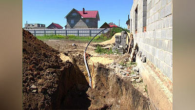 Во время строительства коттеджа рабочего заживо засыпало землей