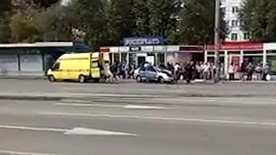 Водитель легковушки пострадал, протаранив столб в Челябинске 