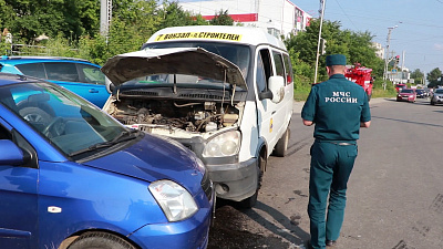 Маршрутка не поделила дорогу с легковушкой в Миассе 