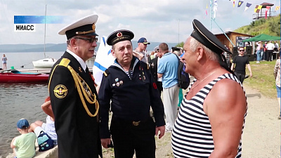 Сухопутный Миасс отметил День ВМФ