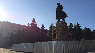 Памятнику Ленину на площади Революции может рухнуть из-за ремонта