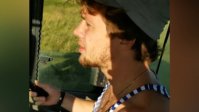 Артемий Панарин сел за руль трактора 