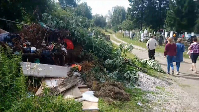 Жители южноуральского города столкнулись с бардаком на городском кладбище
