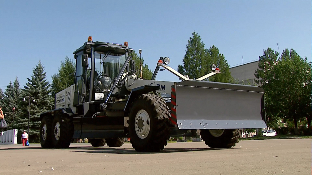 В Коркино по просьбе жителей купили автогрейдер