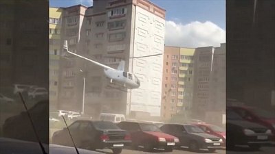 Посадка вертолета во дворе жилого дома возмутила очевидцев 