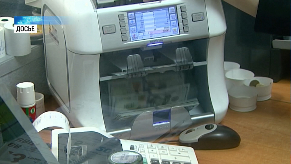 Южноуральцы отреагировали на скачок курса валют