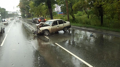 Иномарка протаранила маршрутку на Копейском шоссе 