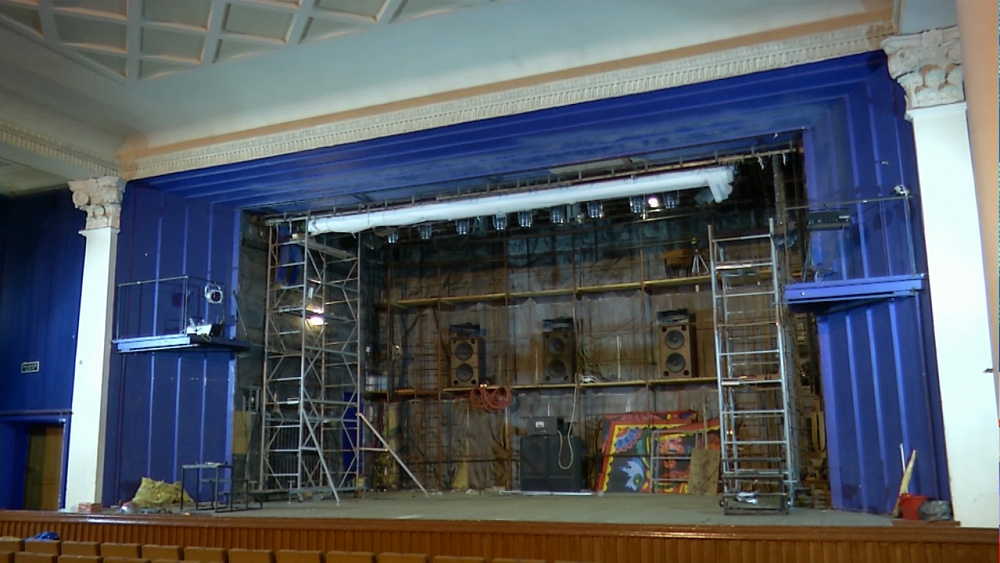 В кинотеатре имени А. С. Пушкина меняют экран