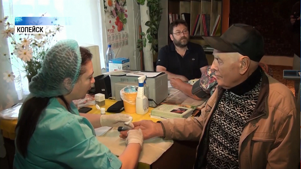 Медики проверяют здоровье садоводов