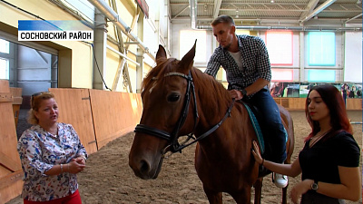 Хоккеист Александр Шинин прокатился верхом
