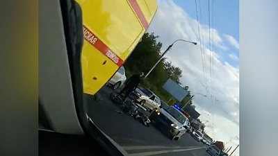 Мотоциклист перевернулся на шоссе в Миассе