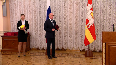 Борис Дубровский вручил южноуральцам государственные награды