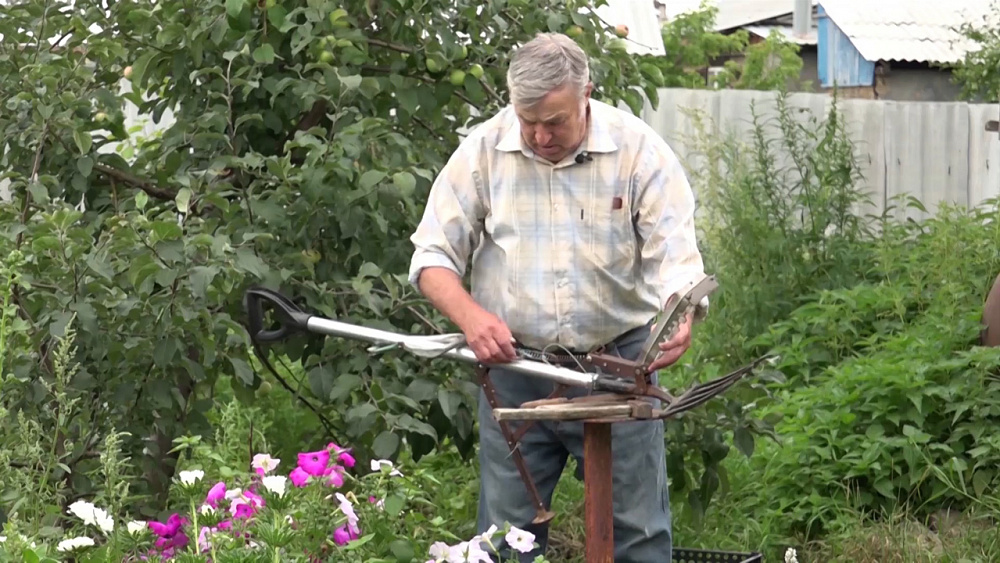 Валерий Сюткин изобрел супер-лопату
