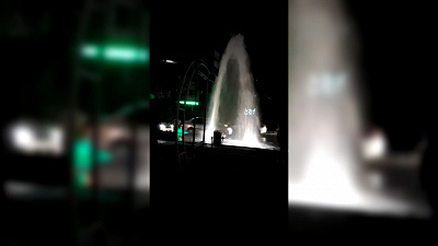 В центре Чебаркуля забил коммунальный фонтан