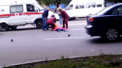 Легковушка сбила женщину возле школы в Магнитогорске