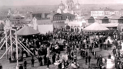 Прогулки по городу – площадь Революции