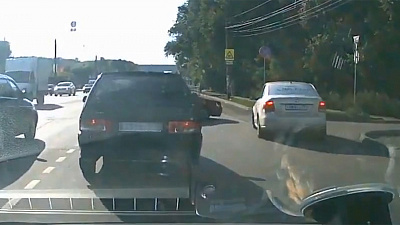 В Челябинске иномарка вылетела на тротуар